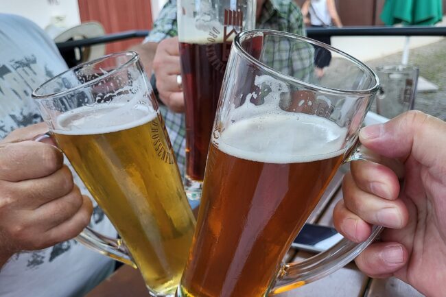 3_beer_glasses_crop beer glasses clinking cheers